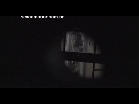 ❤️ Blondie bi dizî ji hêla dengbêjek taxê ve ku li pişt kerpîçên vala veşartiye, vîdyoyek tê kişandin ❌ Pornoya hişk li porno ku.yourxxxvideos.ru ❌